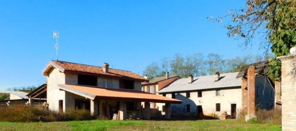 13 rooms House in Gropello Cairoli, Italy No. 157512 32