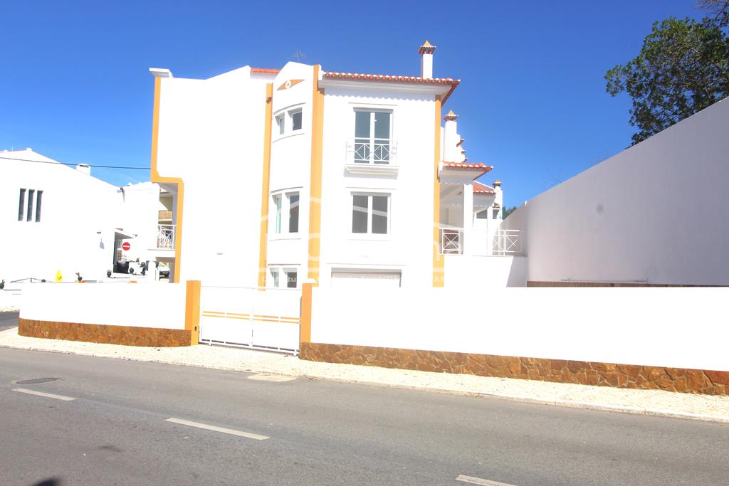 3 bedrooms House in Ericeira, Portugal No. 150369