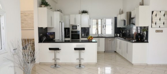 3 bedrooms House in Kissonerga, Cyprus No. 9636 10