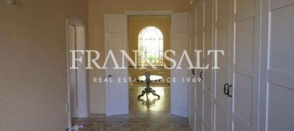 5 bedrooms Hotel in Tarxien, Malta No. 2495 8