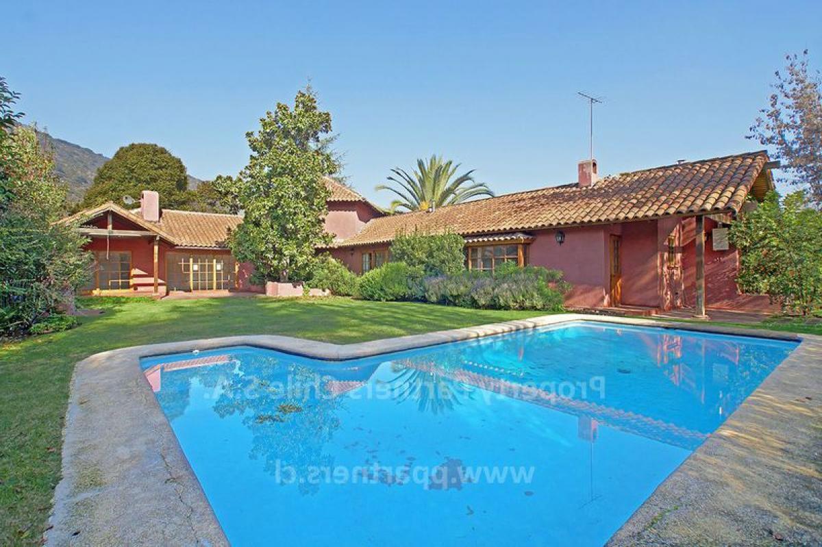 Casa de 4 dormitorios en Santiago, Chile No. 2064