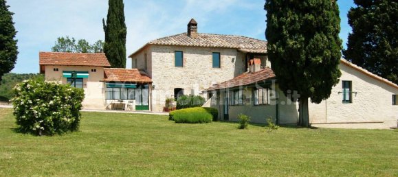 5غرفة عقار تجاري في Corciano, Italy رقم 353389 2