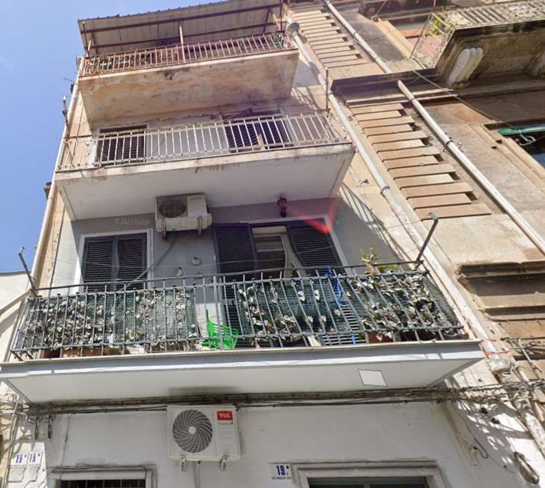 4 rooms Apartment in Catania, Italy No. 46968
