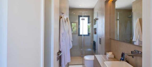 4 bedrooms House in Paphos, Cyprus No. 10724 9