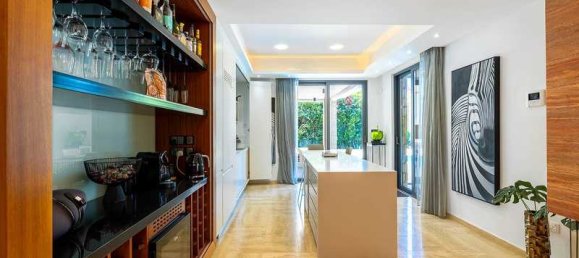 4 bedrooms House in Paphos, Cyprus No. 10724 2