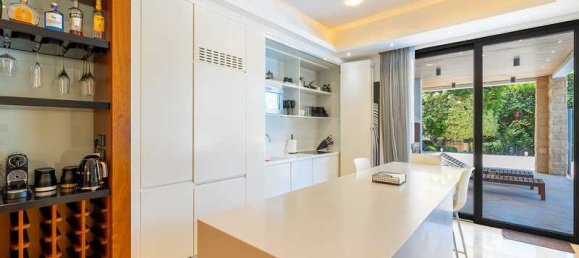 4 bedrooms House in Paphos, Cyprus No. 10724 3