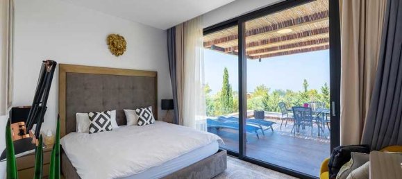 4 bedrooms House in Paphos, Cyprus No. 10724 14