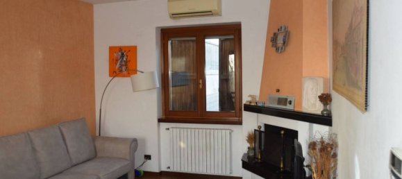 3 bedrooms Apartment in Urgnano, Italy No. 370126 2