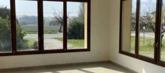 6-Zimmer Villa in Mirandola, Italy, Nr. 95933 2
