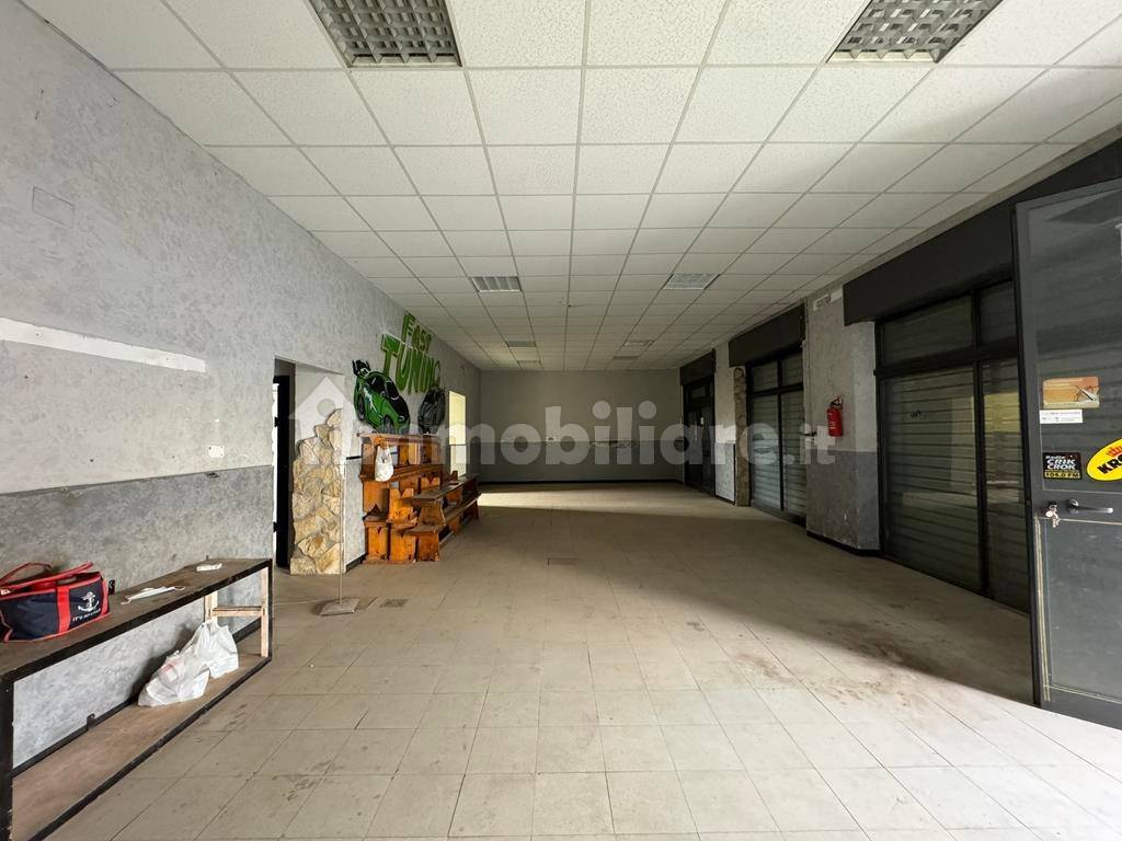4-Zimmer Gewerbliche Immobilie in Rome, Italy, Nr. 50163