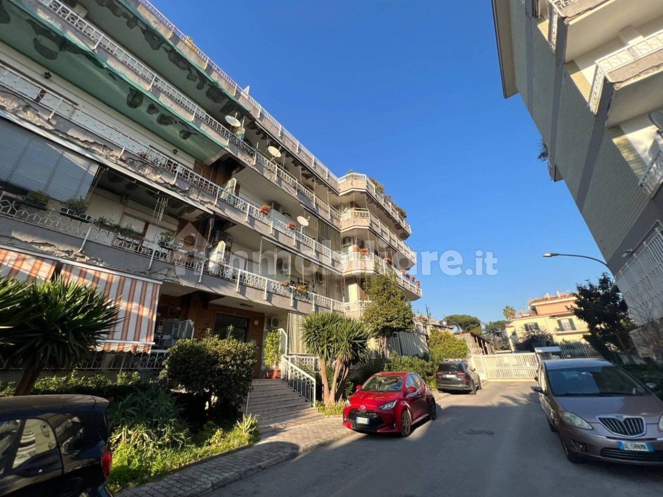 Apartamento de 2 dormitorios en Portici, Italy No. 329241