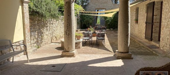 Квартира с 20 спальнями в Перуджа, Италия № 354 3