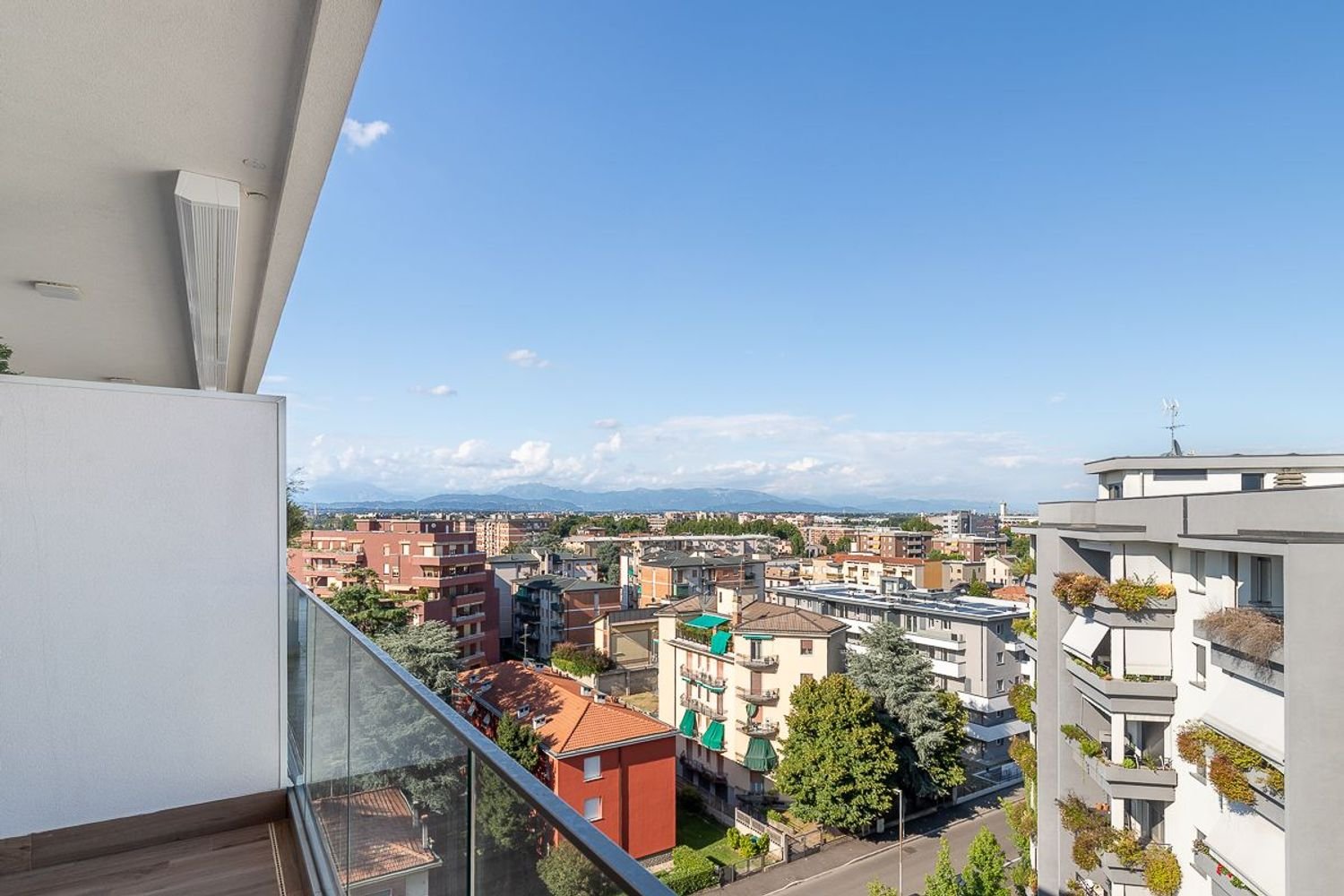 3-salle Penthouse à Monza, Italy No. 289173