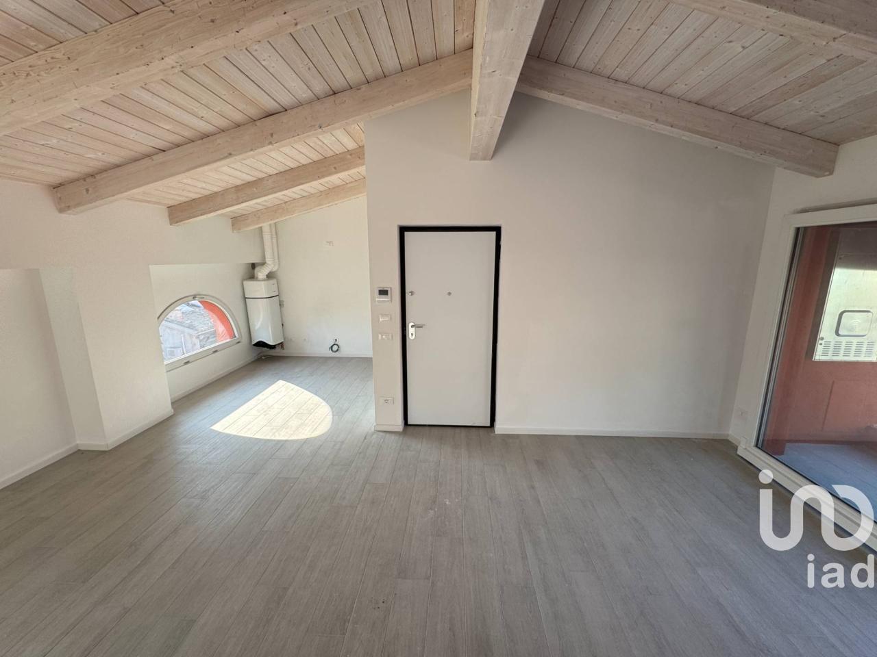 3 rooms Penthouse in Salò, Italy No. 18756
