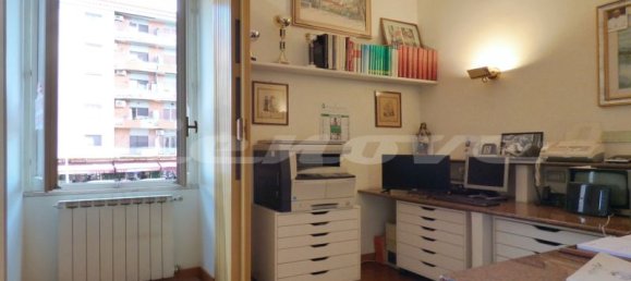 4 rooms Apartment in Rome, Italy No. 219166 10