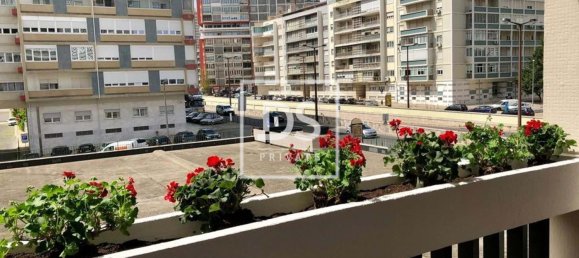 3 bedrooms Apartment in Lisbon, Portugal No. 12746 20