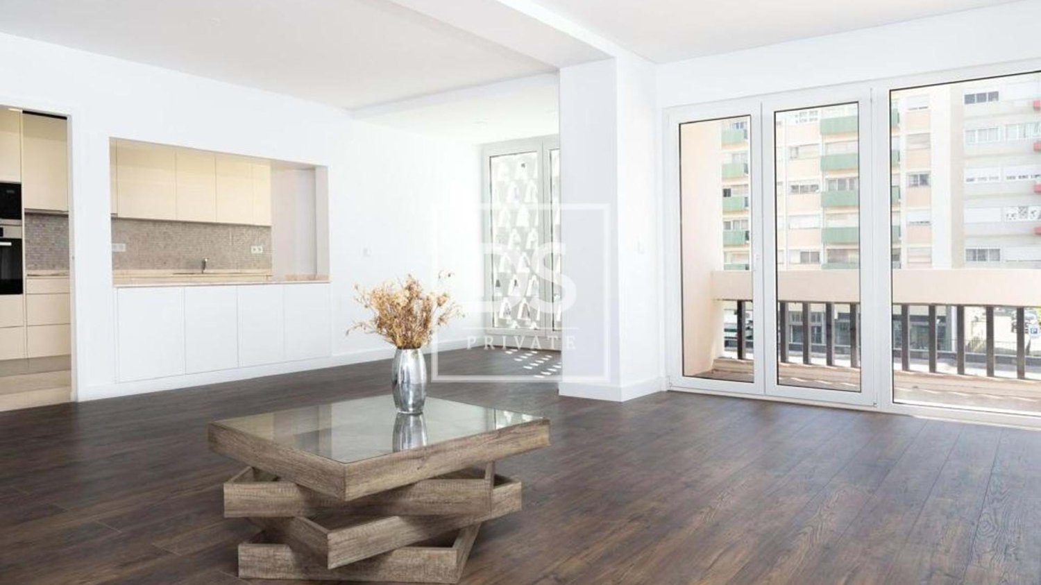 3 bedrooms Apartment in Lisbon, Portugal No. 12746