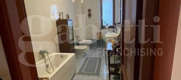 5-salle Appartement à Saviano, Italy No. 154964 17