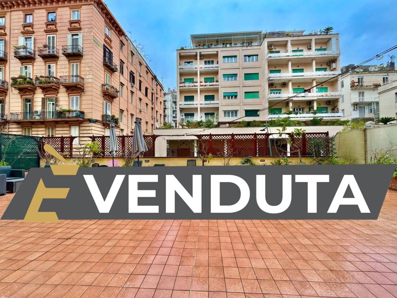 5 rooms Apartment in Naples, Italy No. 38300