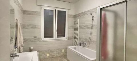 5 rooms Apartment in Modena, Italy No. 86159 6