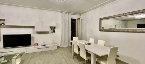 5 rooms Apartment in Modena, Italy No. 86159 2