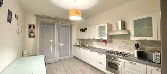 5 rooms Apartment in Modena, Italy No. 86159 3