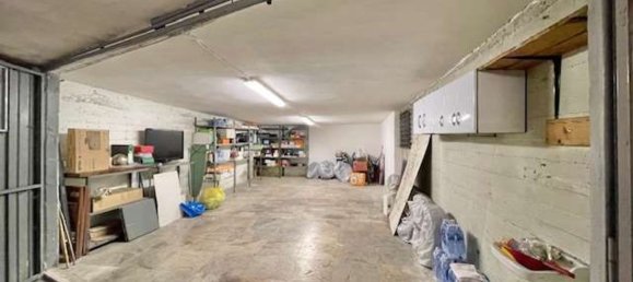 5 rooms Apartment in Modena, Italy No. 86159 10