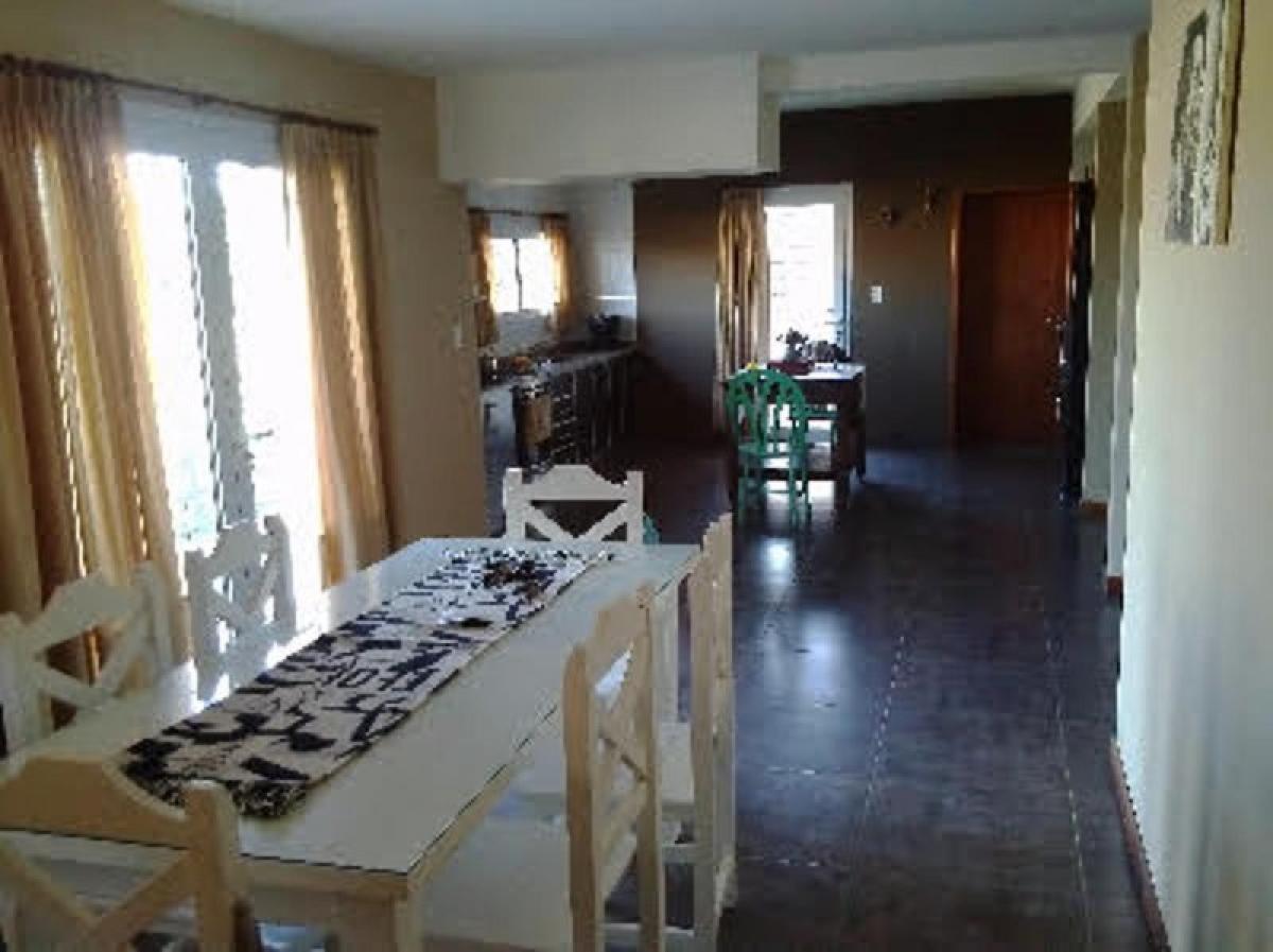 Casa de 4 dormitorios en Mar del Plata, Argentina No. 83939