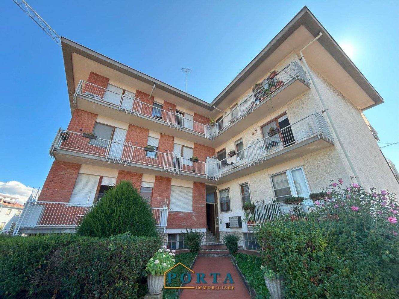 Apartamento T3 em Carrù, Italy N.º 358240