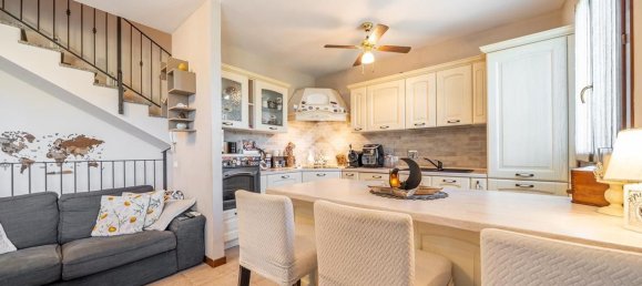 6 rooms House in Bibbiano, Italy No. 265997 4