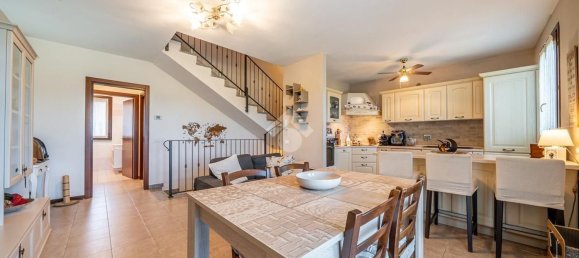 6 rooms House in Bibbiano, Italy No. 265997 3