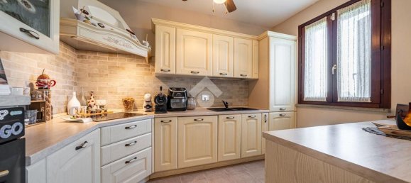 6 rooms House in Bibbiano, Italy No. 265997 5