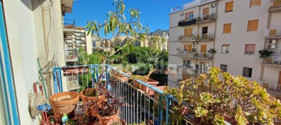 2 Schlafzimmer Wohnung in Palermo, Italy, Nr. 360992 9