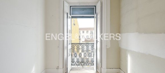 3 bedrooms Apartment in Lisbon, Portugal No. 12167 4