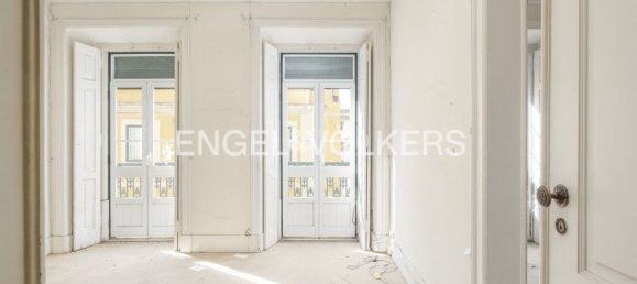 3 bedrooms Apartment in Lisbon, Portugal No. 12167 3