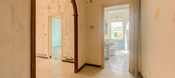 3-salle Appartement à Genoa, Italy No. 278099 4