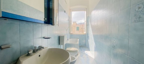 3-salle Appartement à Genoa, Italy No. 278099 8