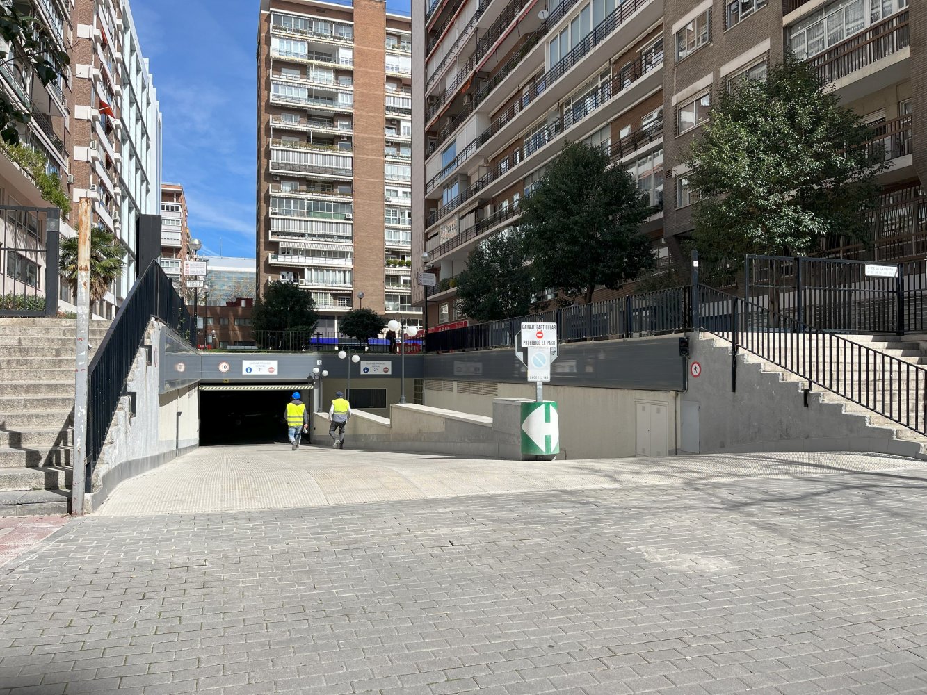 120m² Garage in Madrid, Spain No. 95423