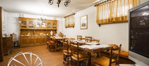 6 rooms Apartment in Prato, Italy No. 24538 17