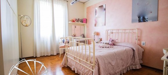 6 rooms Apartment in Prato, Italy No. 24538 12