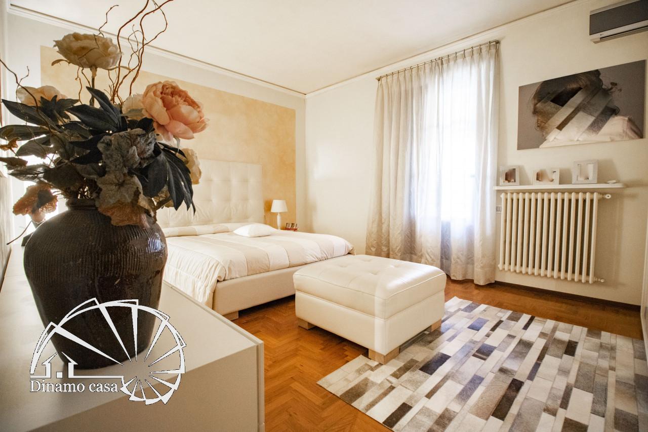 6 rooms Apartment in Prato, Italy No. 24538