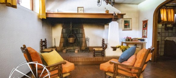 6 rooms Apartment in Prato, Italy No. 24538 18