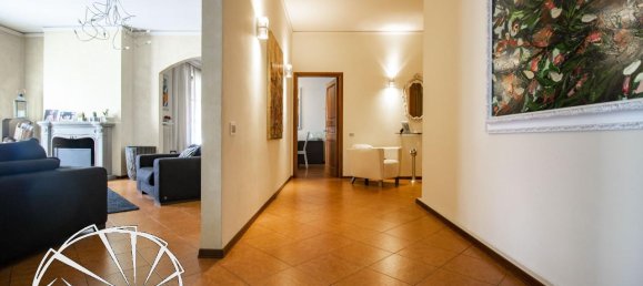 6 rooms Apartment in Prato, Italy No. 24538 5