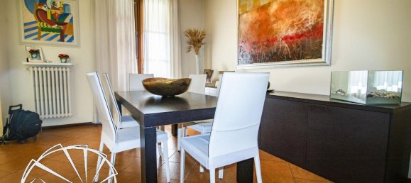 6 rooms Apartment in Prato, Italy No. 24538 6