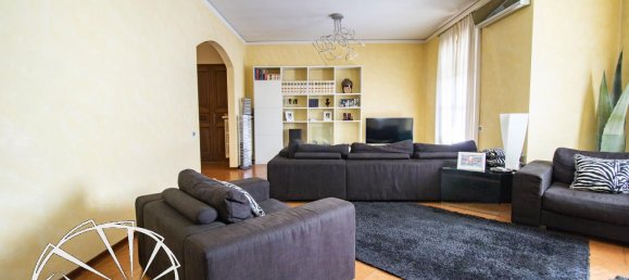 6 rooms Apartment in Prato, Italy No. 24538 2