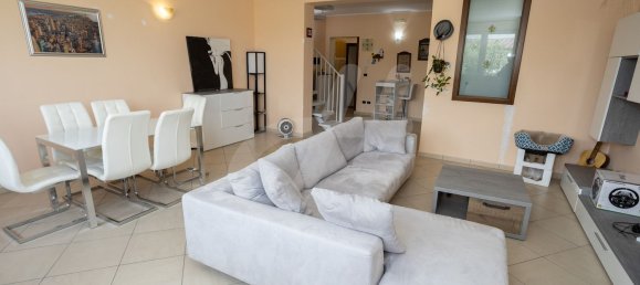 5 rooms House in San Martino Sannita, Italy No. 73684 4
