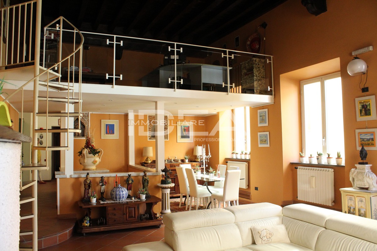 Apartamento de 3 dormitorios en Lucca, Italy No. 11976