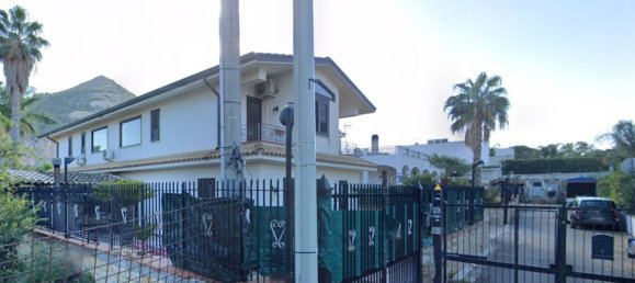 7 bedrooms Villa in Palermo, Italy No. 327271 2