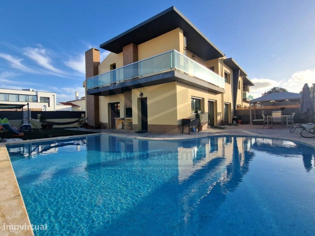 Дом с 4 спальнями в Сетубал, Португалия № 98514