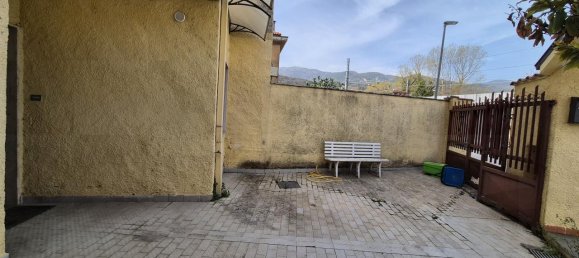 3 rooms Apartment in Popoli, Italy No. 238986 2